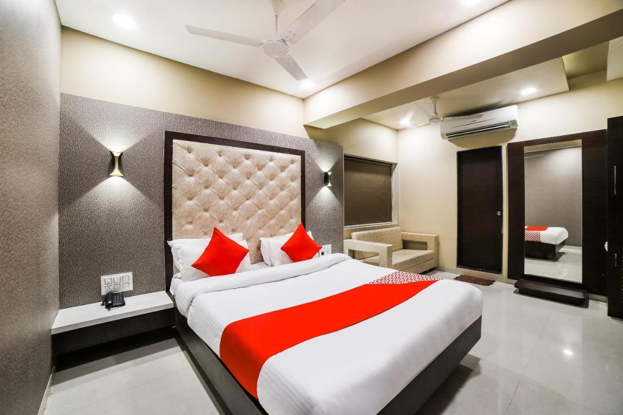 Capital O 41587 Hotel Airport Inn One Ahmedabad Exterior foto