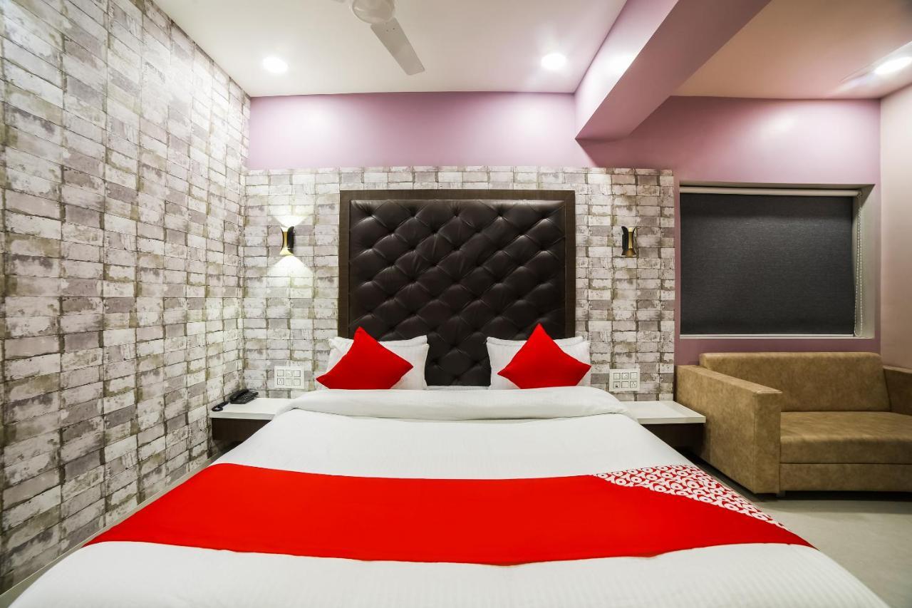Capital O 41587 Hotel Airport Inn One Ahmedabad Exterior foto