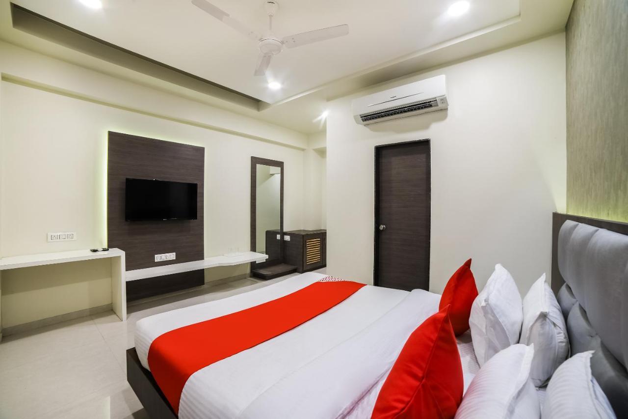 Capital O 41587 Hotel Airport Inn One Ahmedabad Exterior foto