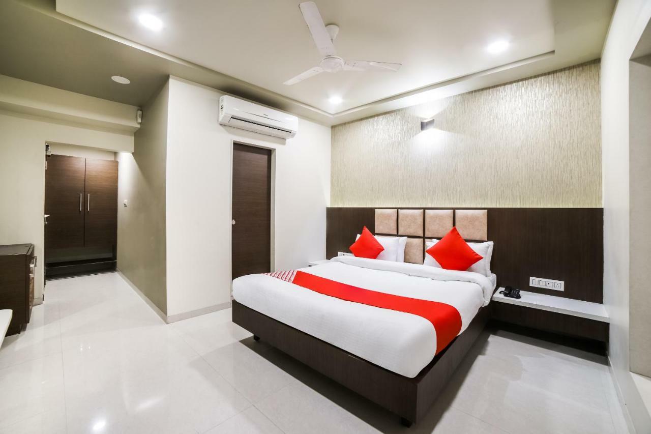 Capital O 41587 Hotel Airport Inn One Ahmedabad Exterior foto
